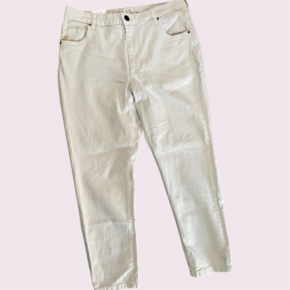 Cotton On Khaki Taylor’s Mom Jeans 12